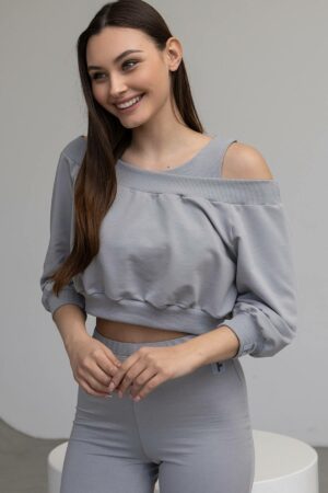 Топ зі спущеними плечима